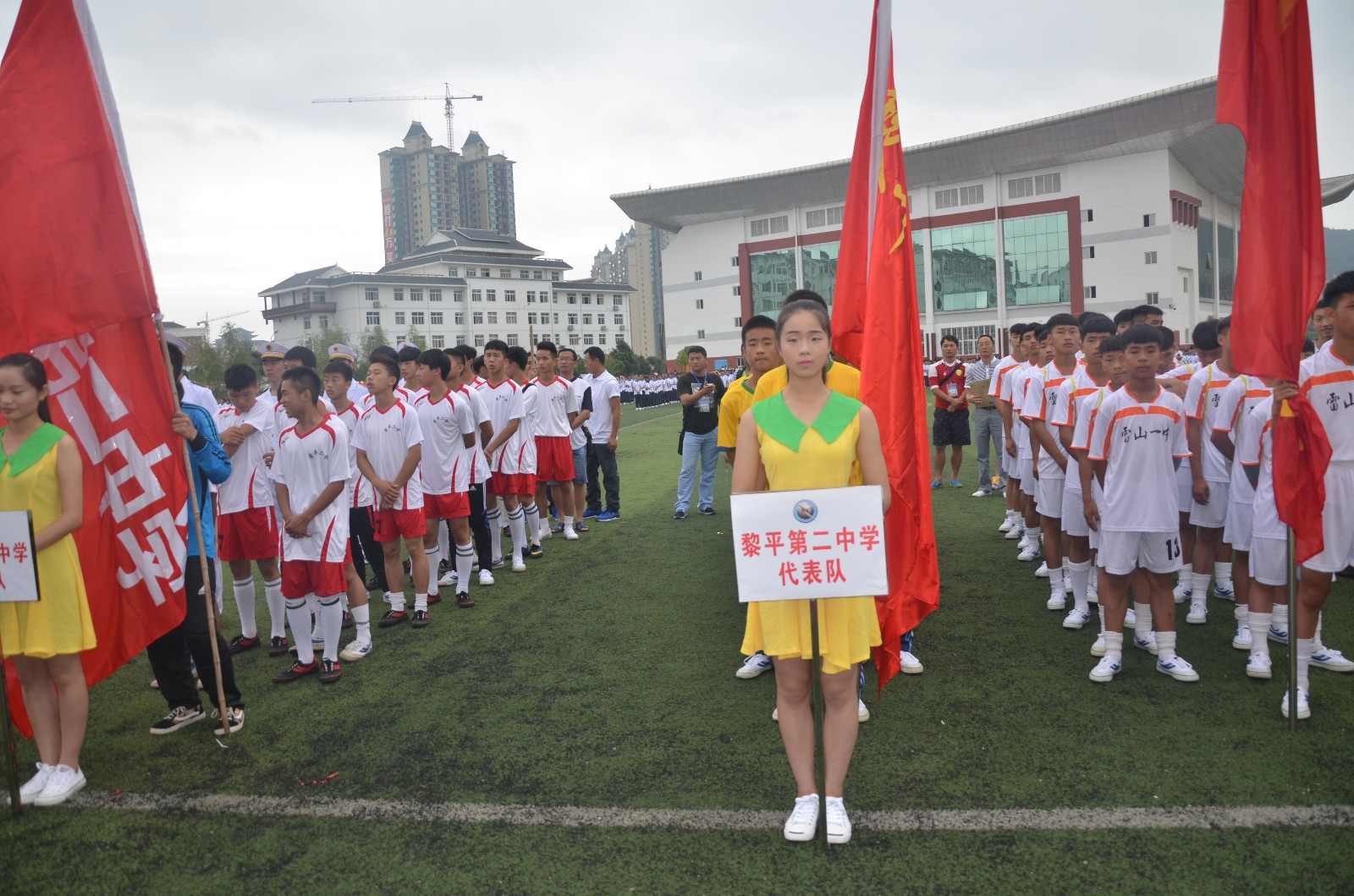 全州第二届初级中学学生足球联赛在凯里一中开赛